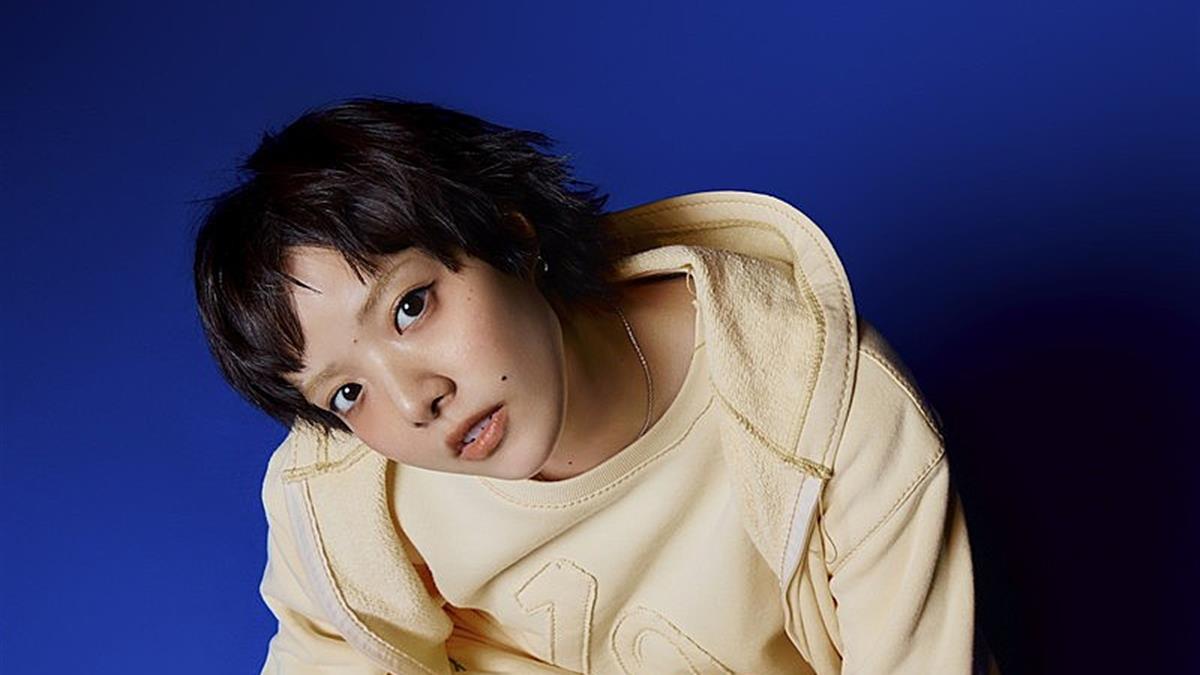 曲の人物に合わせて声色を変えるあいみょん
