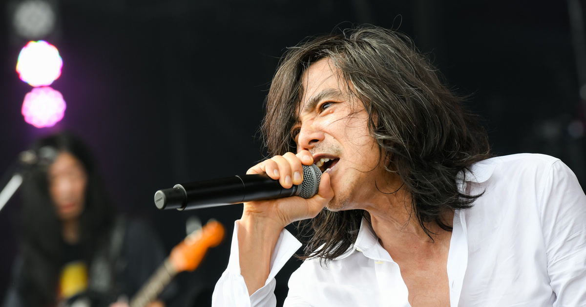 ステージで歌う宮本浩次