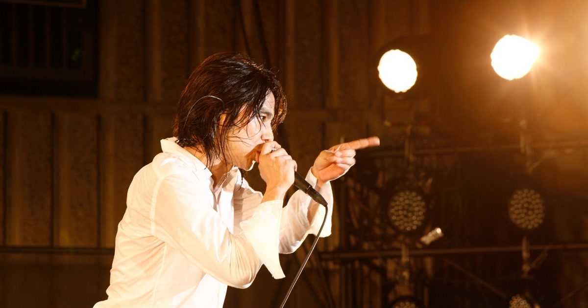 2013年の復帰公演で歌う宮本浩次