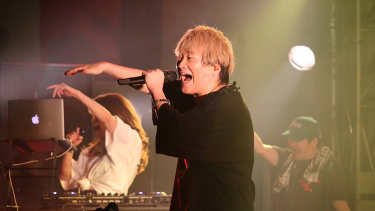 ライブの反復によって歌を身体へ刻んだ影山ヒロノブ