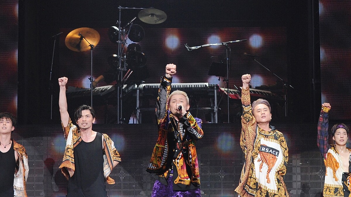 再ブレイク後もライブで歌とダンスを担うISSA