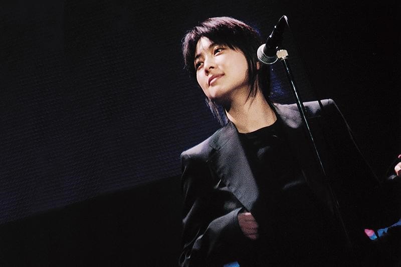 2004年のステージに立つ坂井泉水