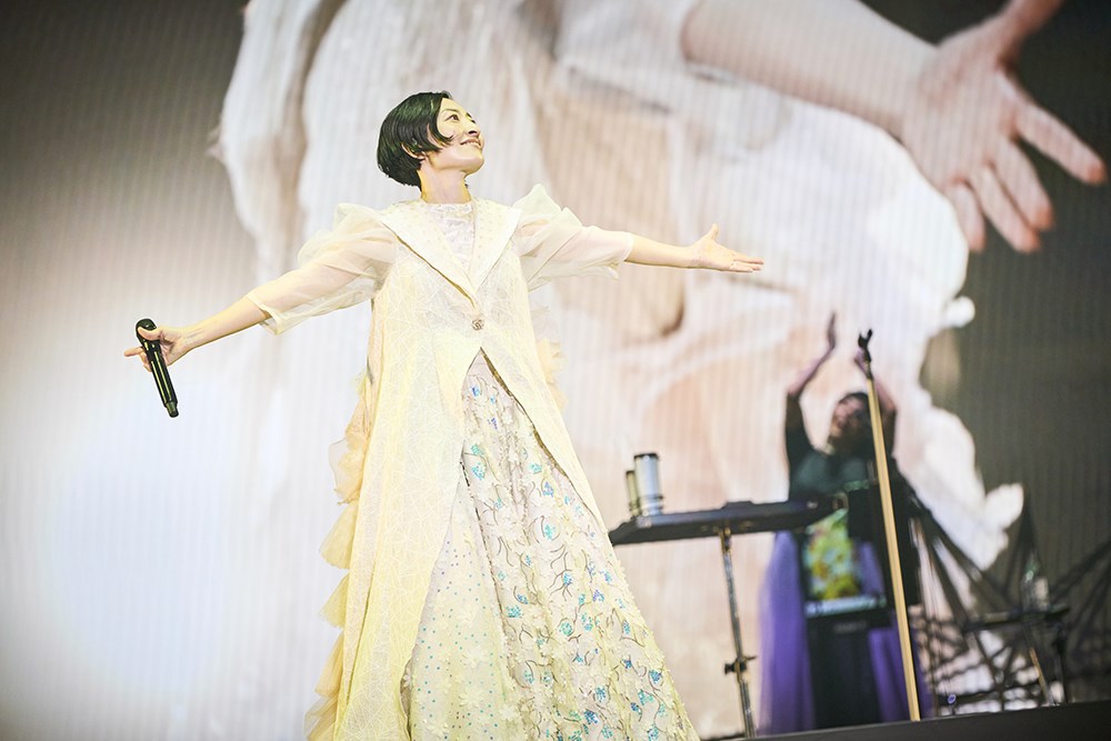 30周年の舞台で歌う坂本真綾