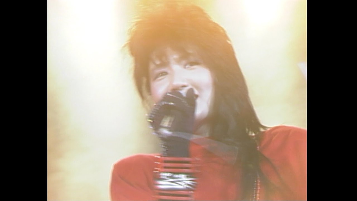 女性ヘヴィメタルシンガーとして登場した初期の浜田麻里