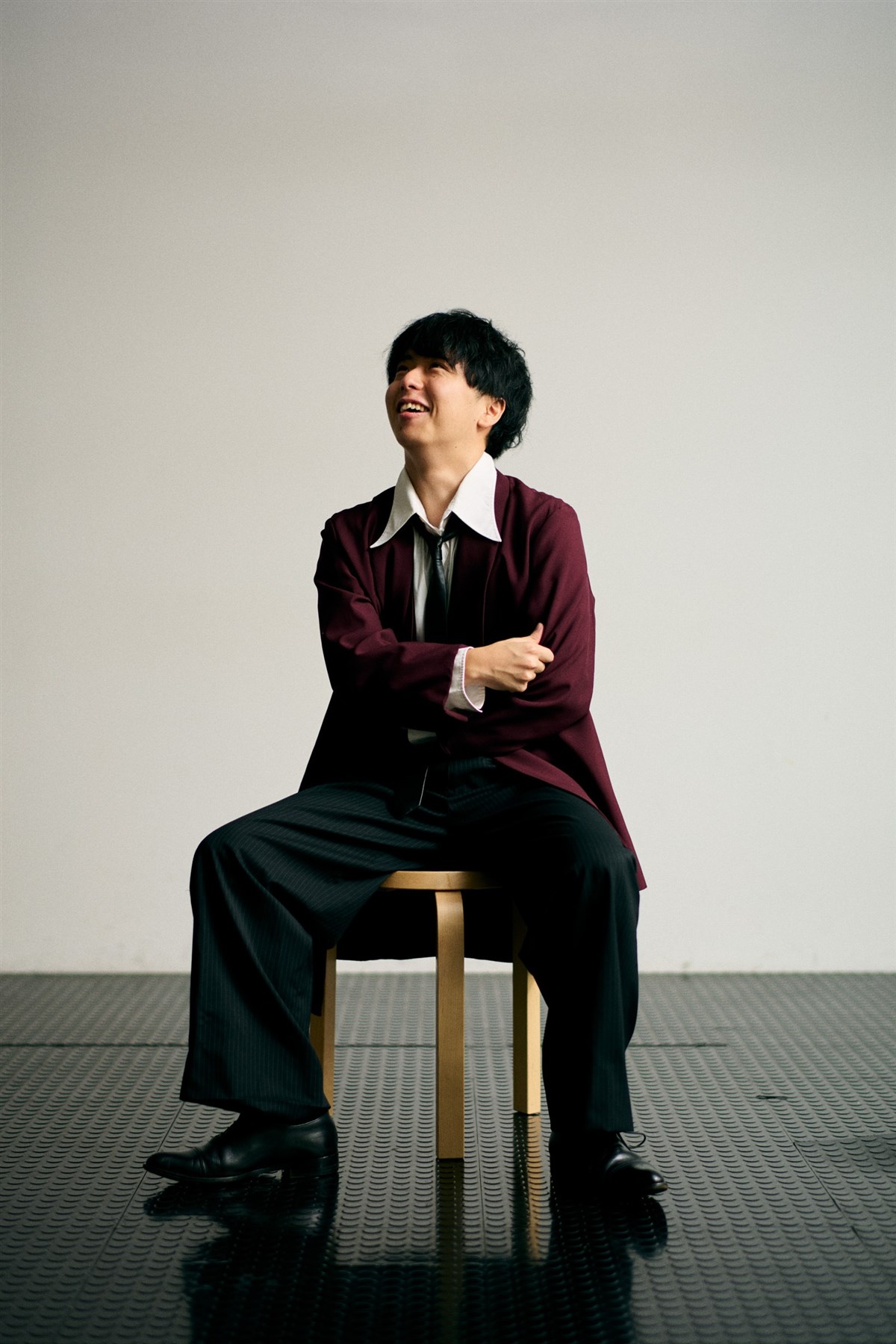 『睨めっ娘』以降、一曲の中で複数の人物を演じる友成空