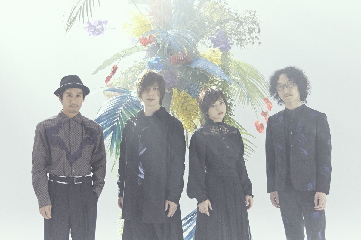 FLOWER FLOWERとして活動するyui