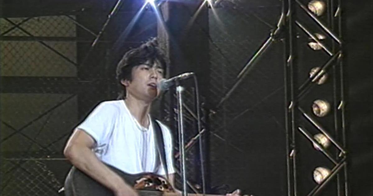 1991年、BIRTH TOURで歌う尾崎豊