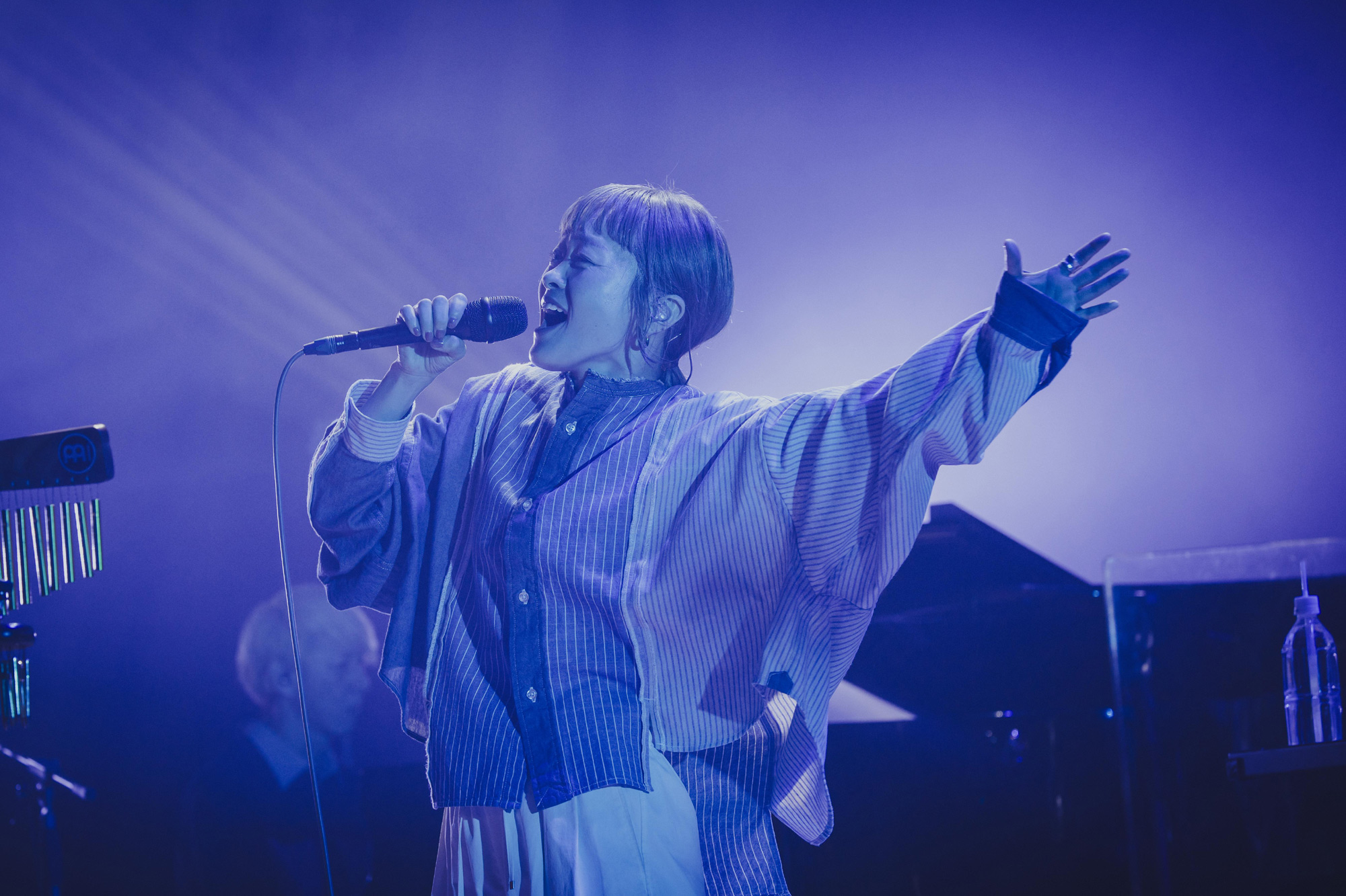 2025年の公演で歌うNakamuraEmi