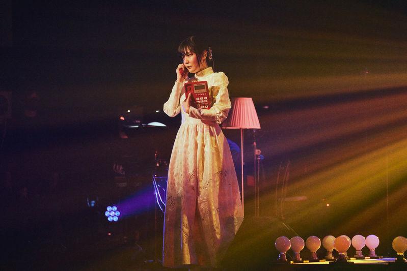 赤青ツアー2021の舞台に立つ吉澤嘉代子