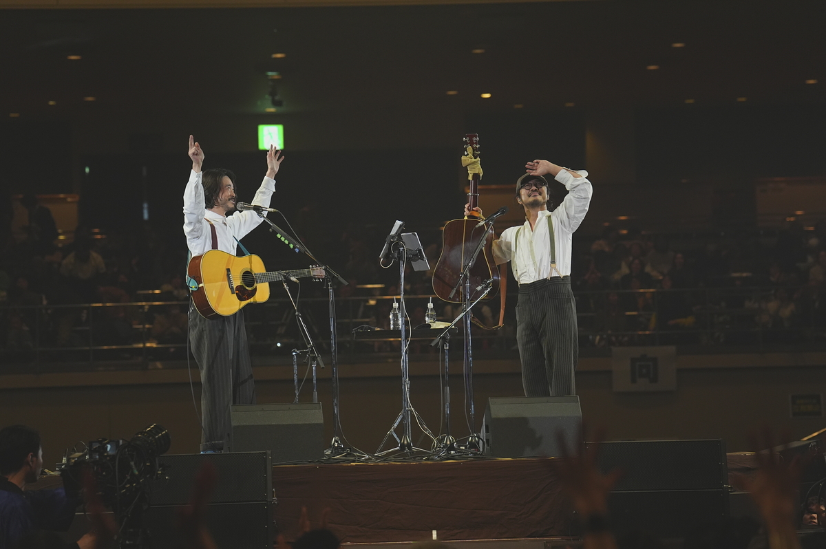 J-WAVEのライブでTHE CHARM PARKと共演する大橋トリオ