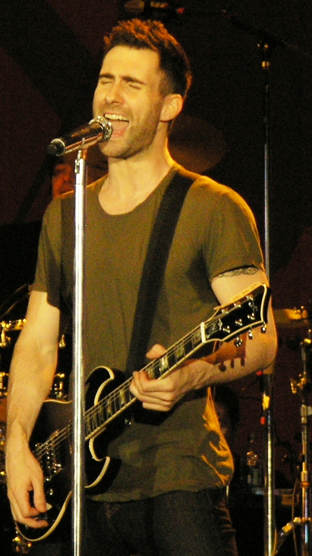 2007年、アトランタのMyCokeFestで歌うアダム・レヴィーン