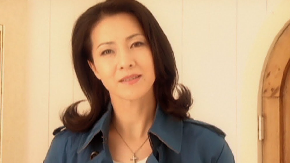 また君に恋してるのミュージックビデオに登場する坂本冬美