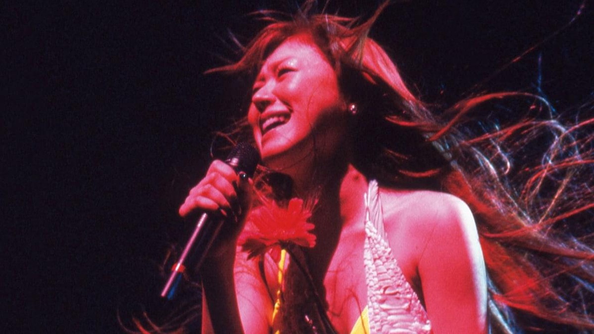 ロックの勢いと明るく鋭い高音を一つのステージで使うKEIKO
