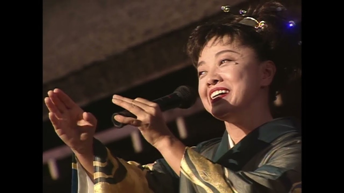 1994年のステージで古都逍遥を歌う都はるみ