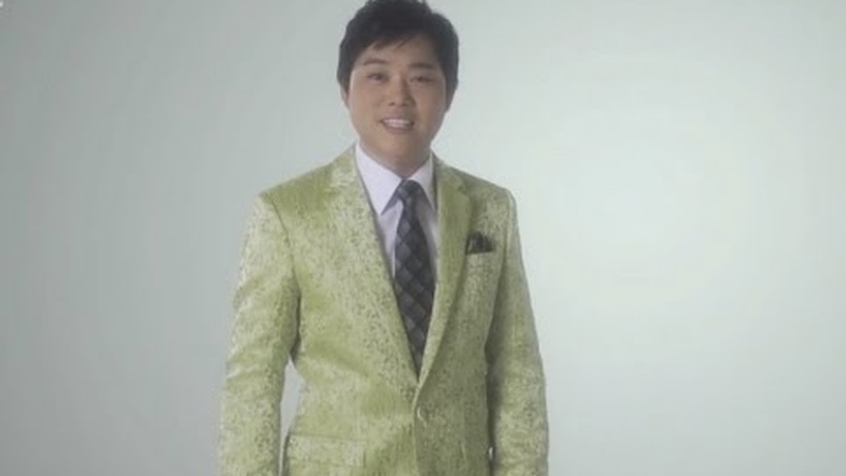 お岩木山を歌う三山ひろし
