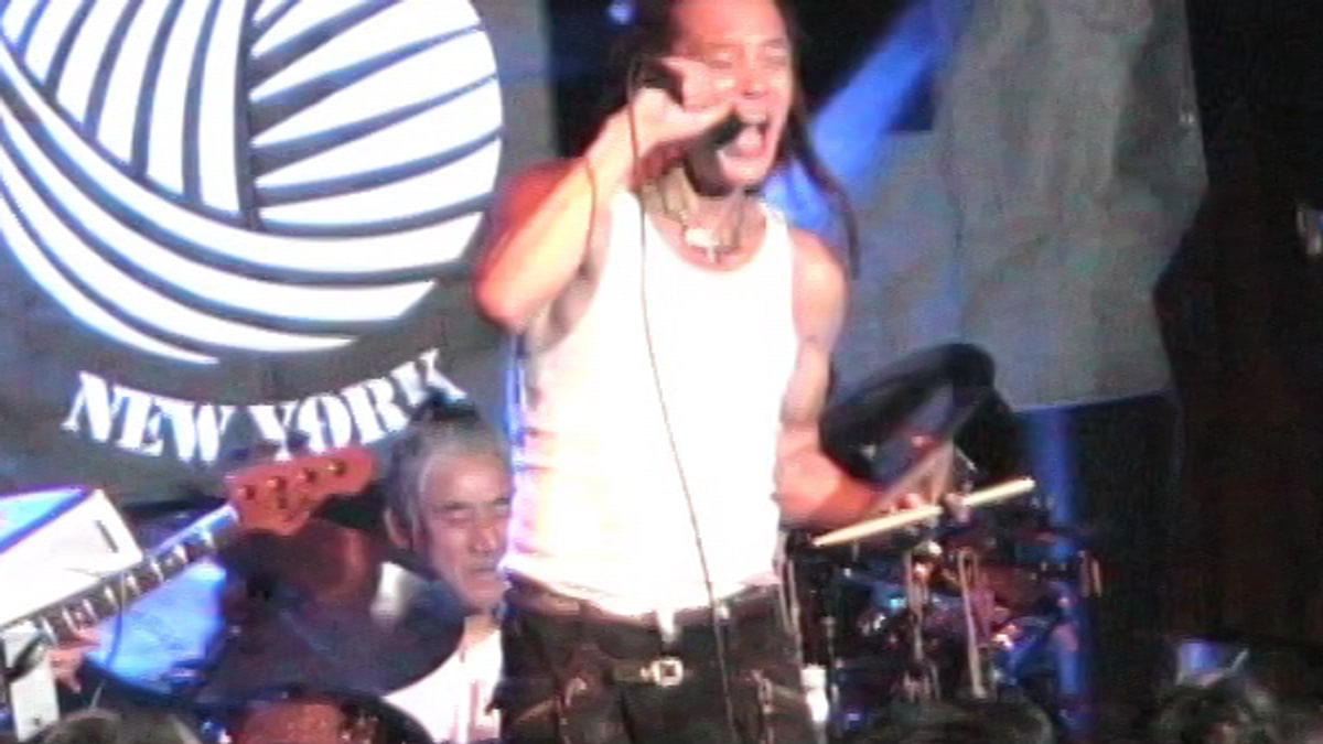 2008年にニューヨークで歌うジョー山中