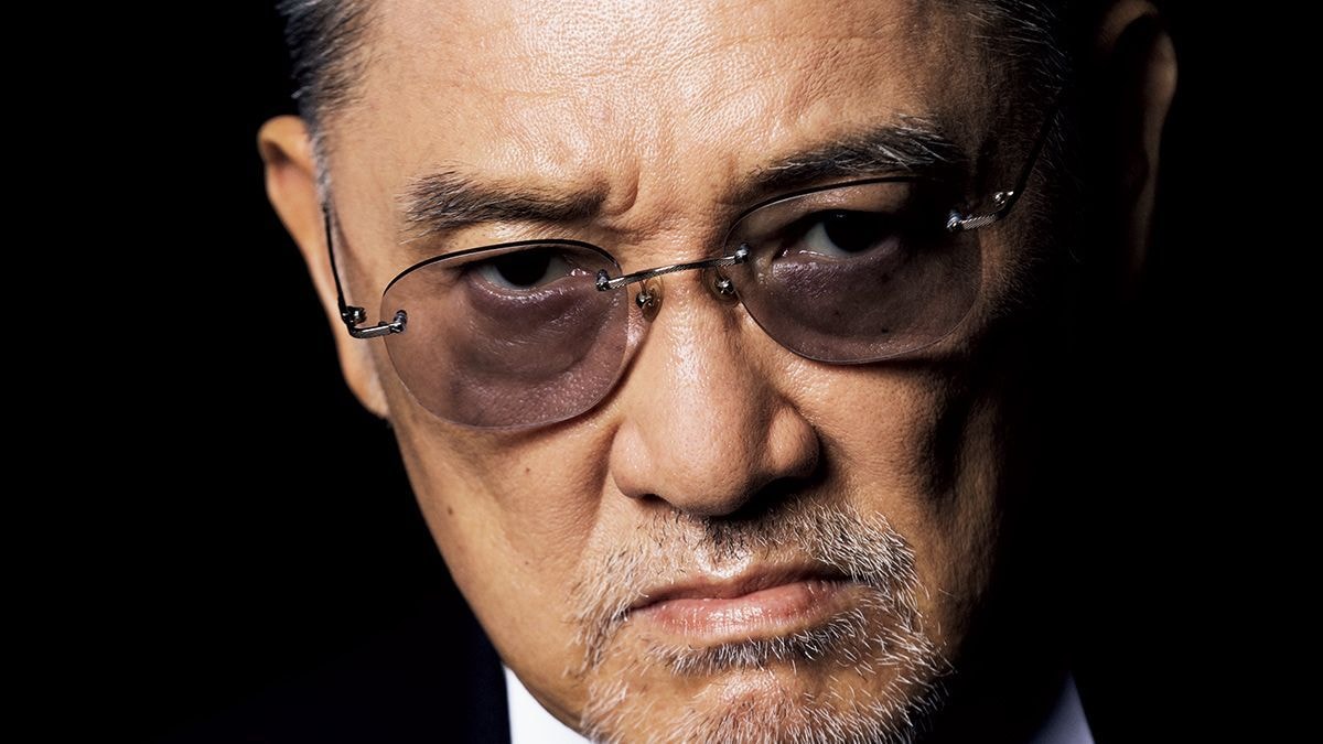 正面を見つめる萩原健一
