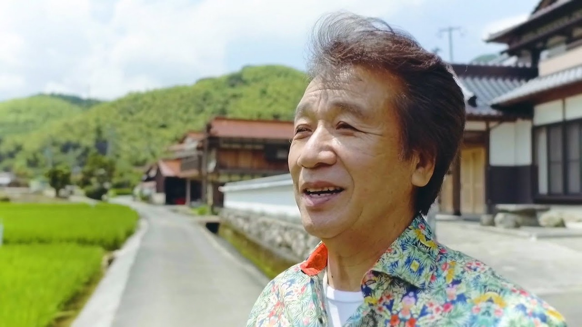 歩いて行こうの映像に登場する前川清