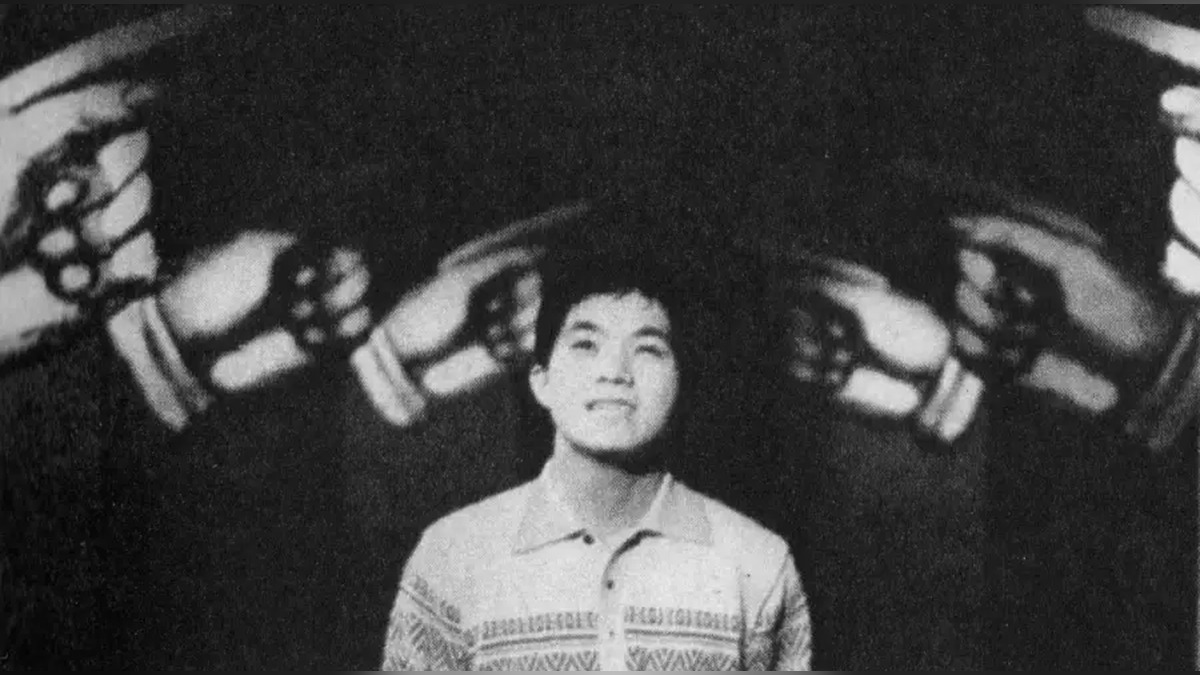 1961年にテレビで歌う坂本九