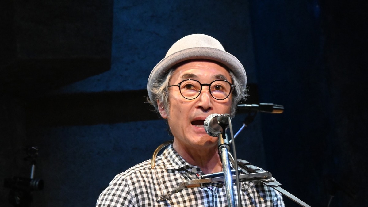 ギターとハーモニカで歌う友部正人