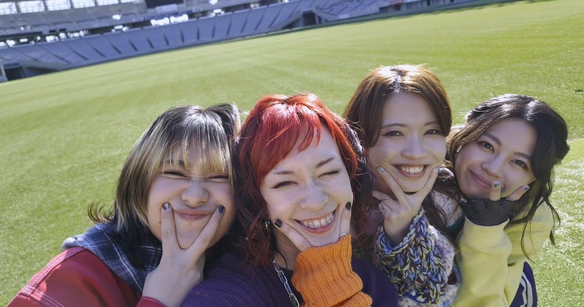 4人体制で作詞作曲とギターまで役割を広げたmayu