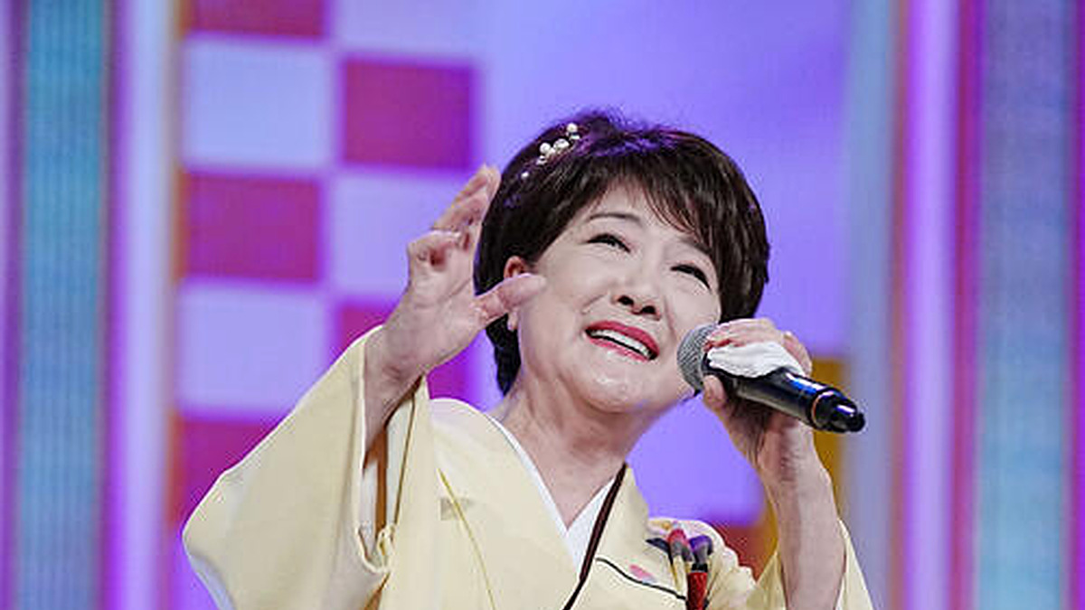 2026年に着物姿で歌う川中美幸
