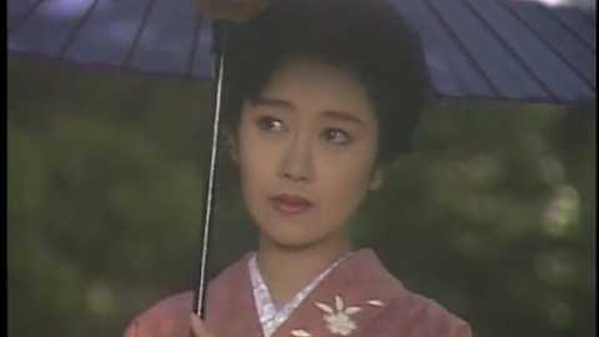 忍ぶ雨のミュージックビデオに登場する伍代夏子