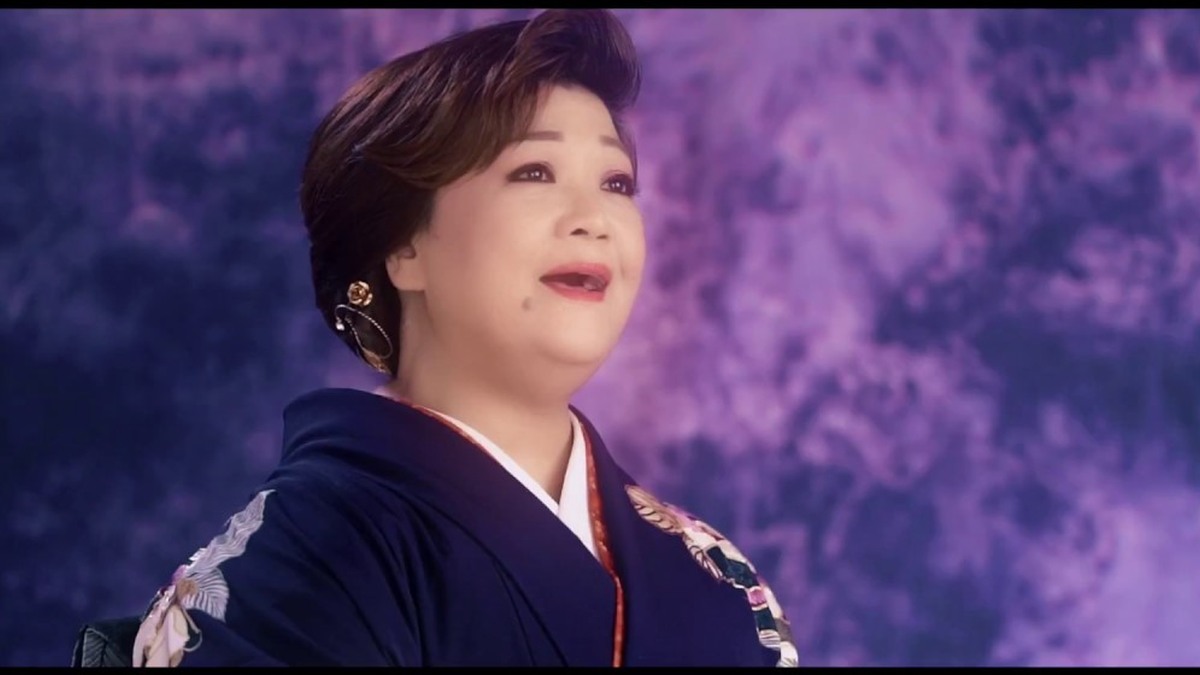 みれん岬を歌う松原のぶえ