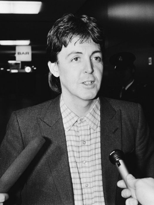 1980年、アムステルダムに到着したポール・マッカートニー