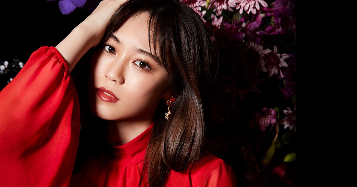 Flowerの世界観を歌声で支えた鷲尾伶菜
