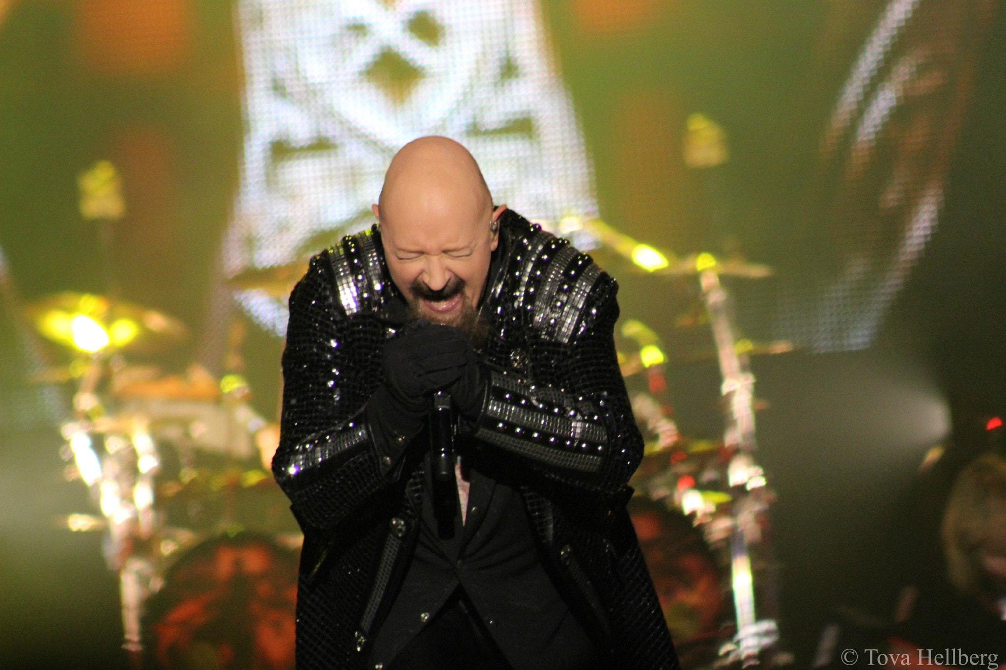 2015年、Sweden Rockで歌うロブ・ハルフォード