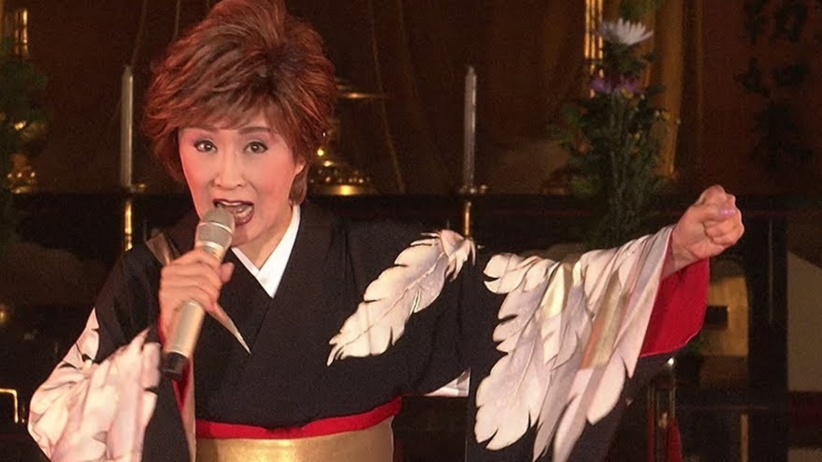 薬師寺公演で千本桜を歌う小林幸子