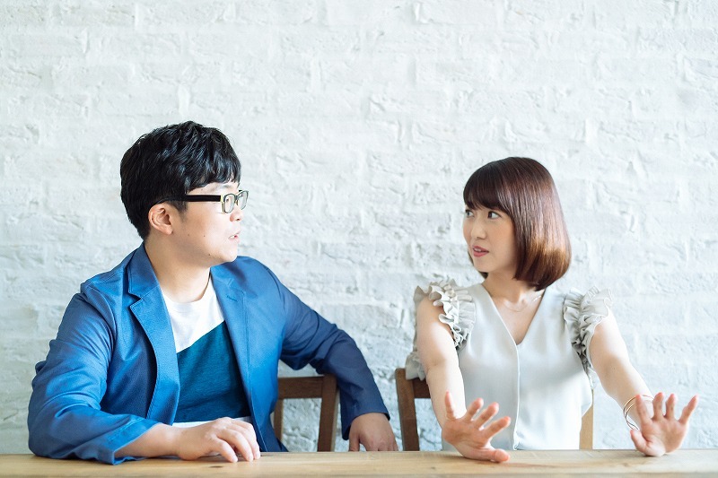 左からさかいゆう、新妻聖子（2017年の対談）