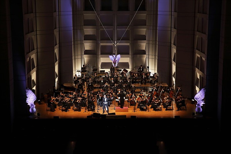 2016年2月、オーケストラと共演する石井竜也