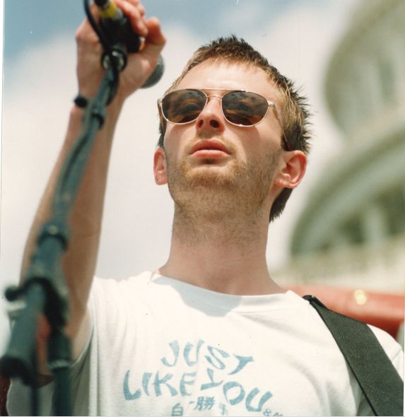 1998年、ワシントンD.C.公演のトム・ヨーク