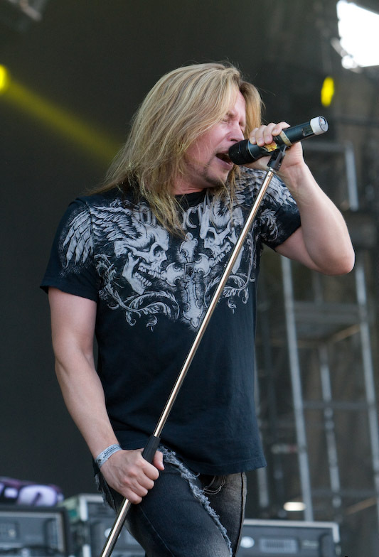 2007年、Wacken Open Airで歌うティモ・コティペルト