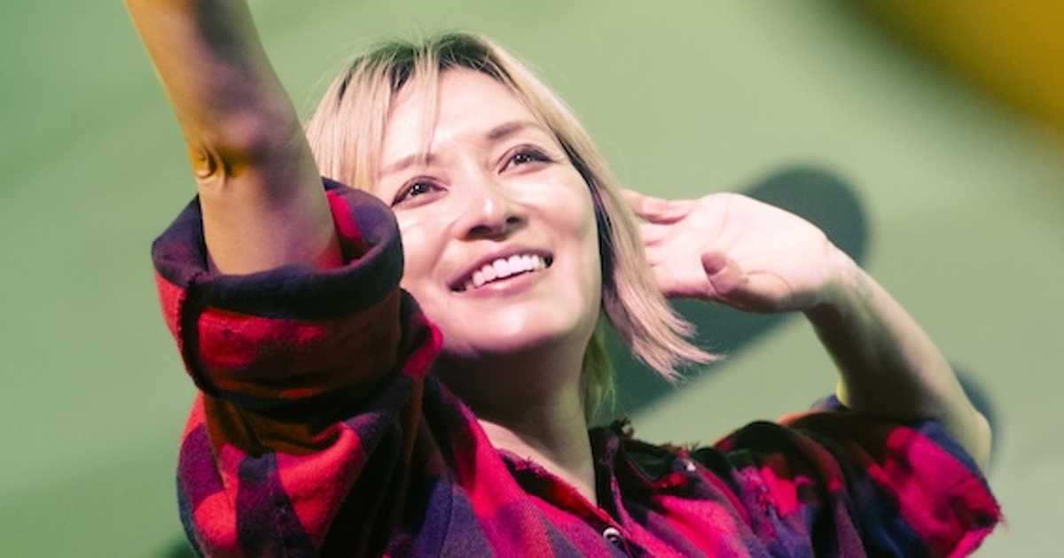 路上ライブからソロ・再結成・現在まで伴都美子の歌声の変遷をたどる記事のアイキャッチ