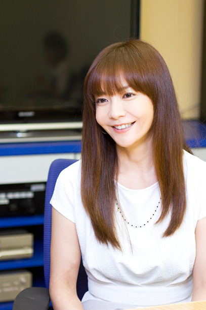 2013年のインタビューで笑顔を見せる華原朋美
