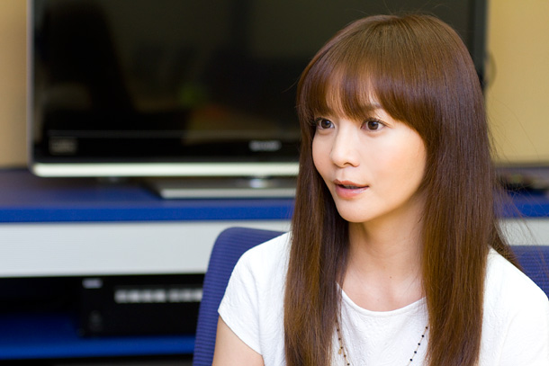2013年のインタビューで話す華原朋美