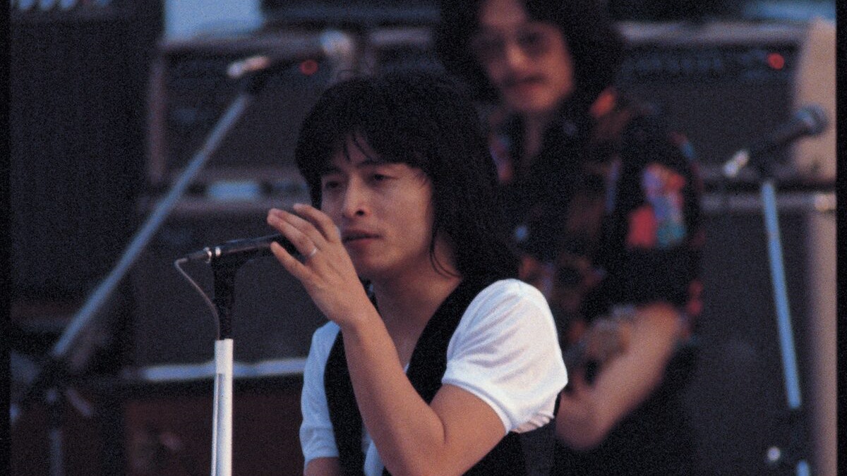 1980年の箱根で歌う甲斐よしひろ