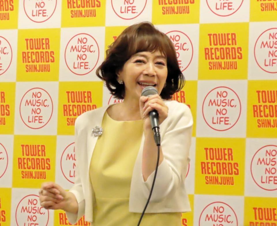 2026年のライブアルバム発売イベントで歌う岩崎良美