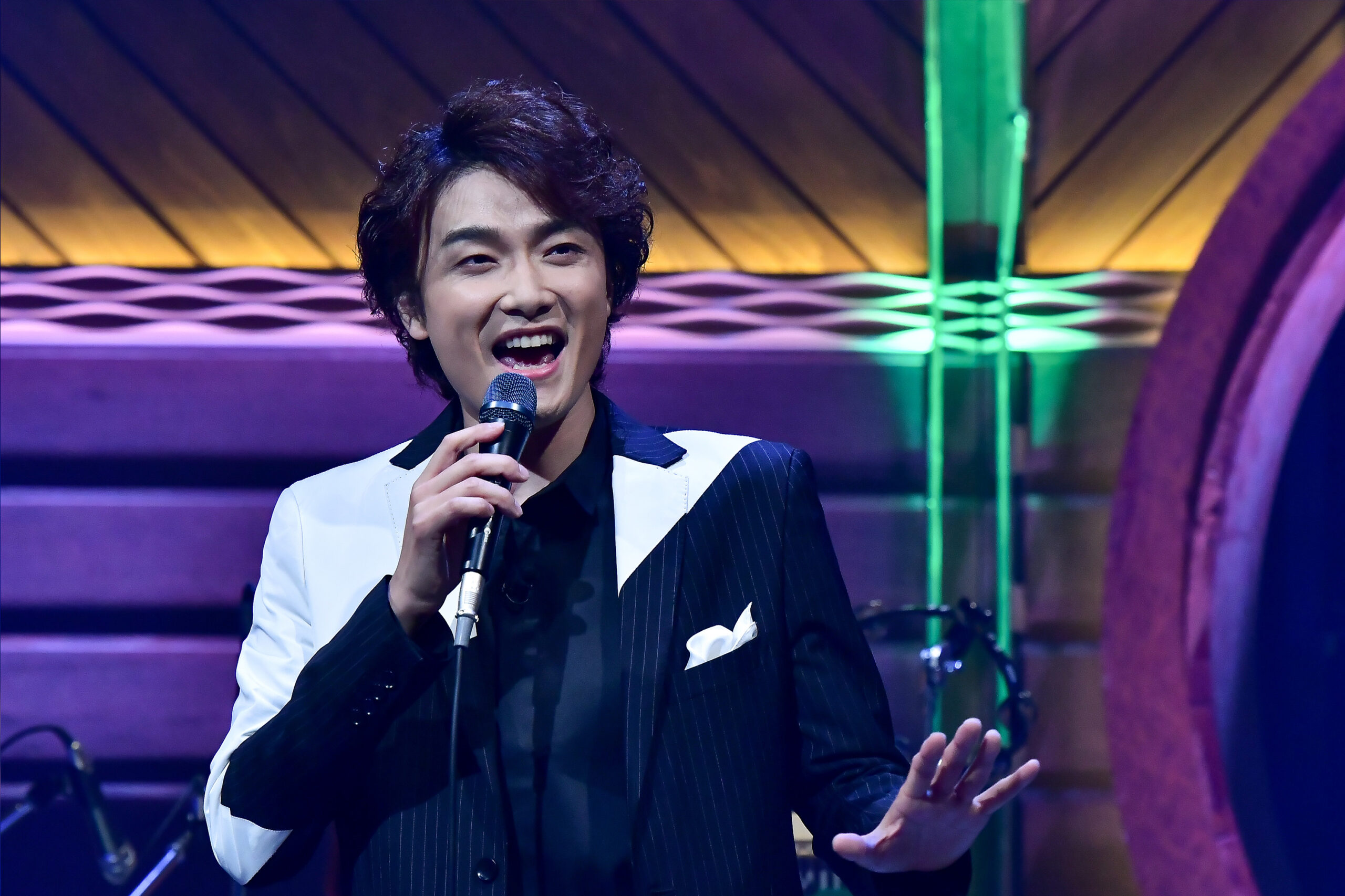 Sound Inn Sで歌う井上芳雄（2019年）