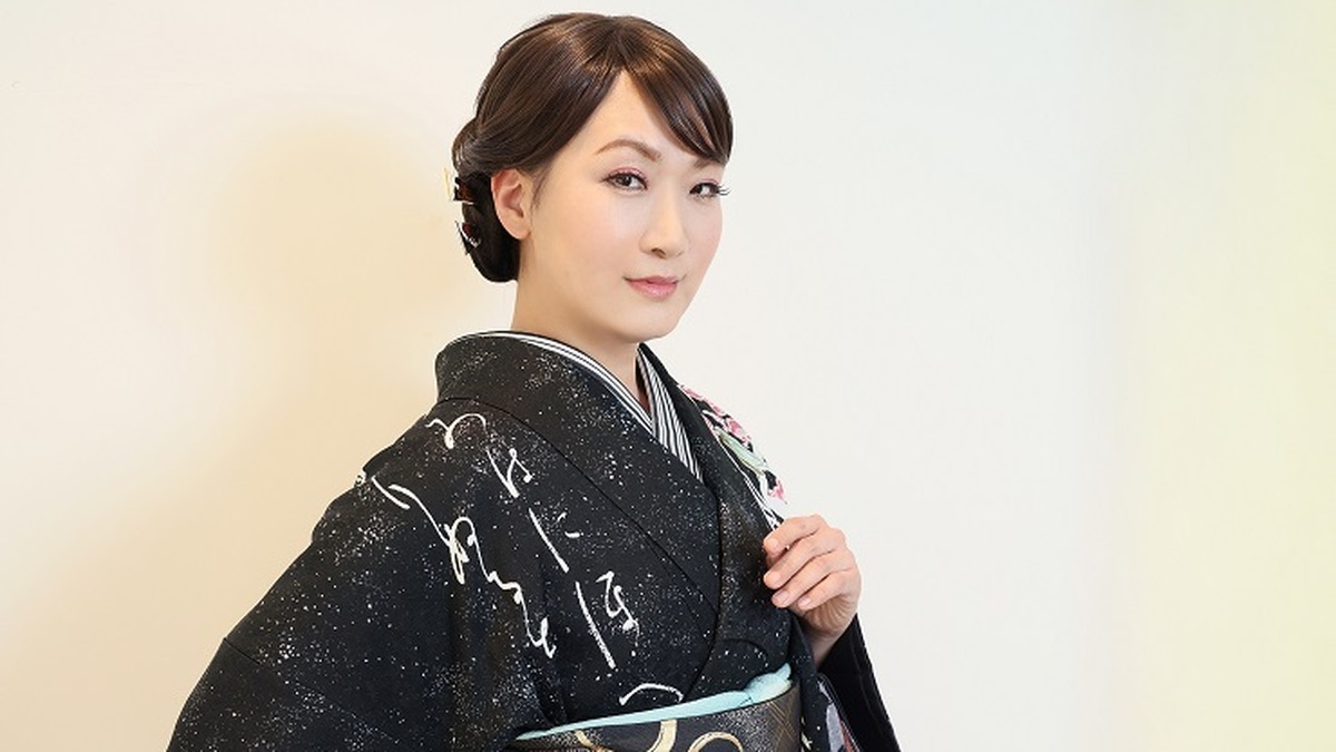 ちりぬるをを歌う現在の市川由紀乃