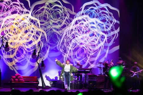 2025年6月29日、「AT living II ～sing of youth～」で歌う豊崎愛生（撮影：佐藤薫）