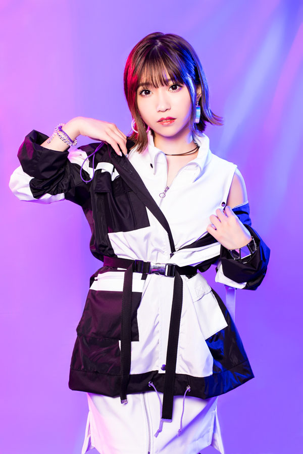 亜咲花（2021年の取材掲載写真）