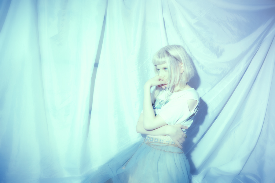 AURORA（2019年の来日時の取材写真／撮影：後藤倫人）。