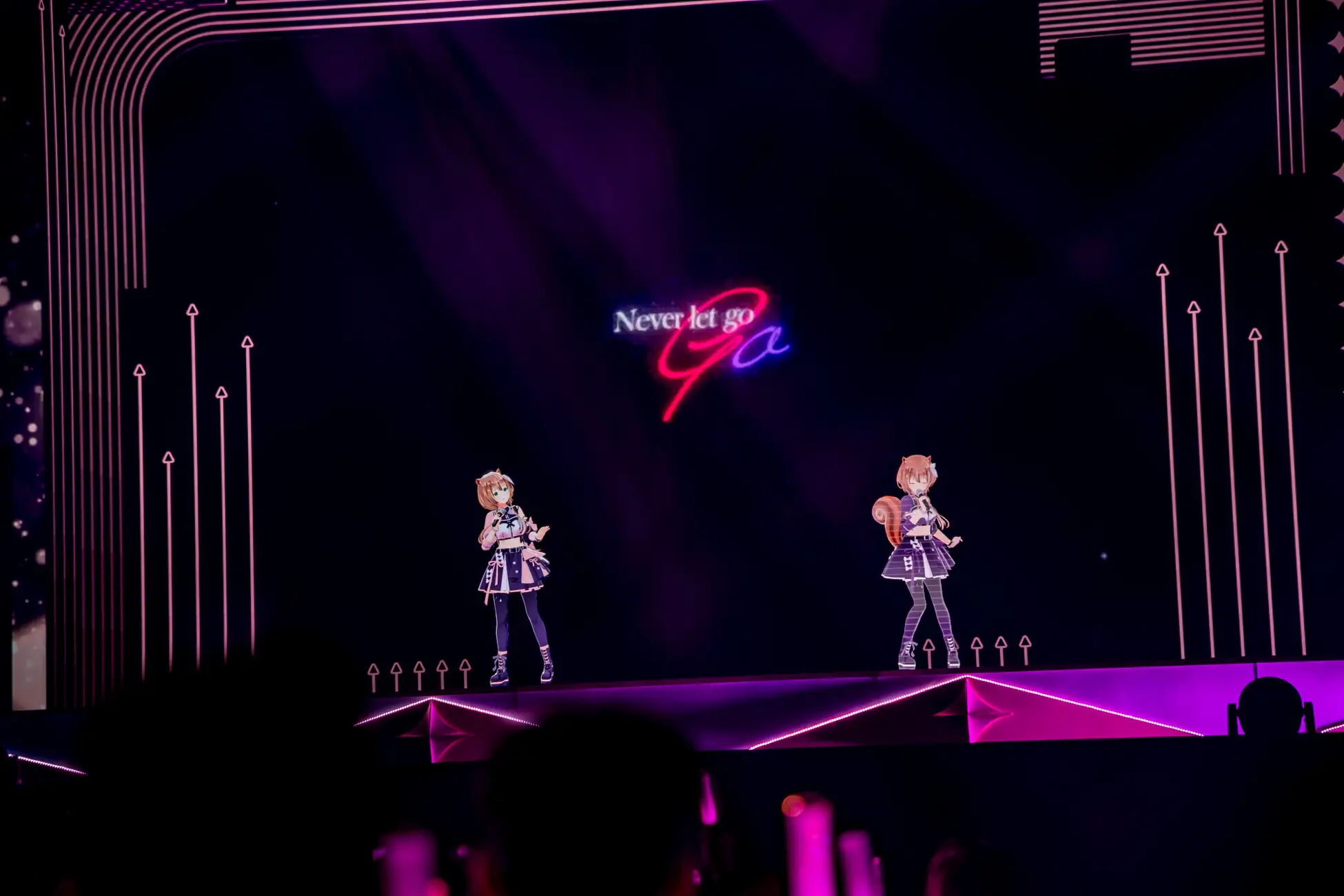 2026年、二人の姿で「MIR//or」を表現した7th fes.のステージ/写真:Takashi Konuma・Mei Okabe、© COVER