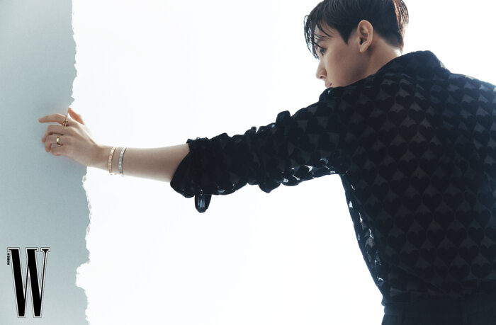 ベクヒョン（2023年の「W Korea」掲載写真）