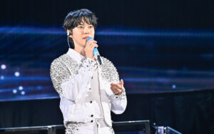 2024年9月の東京公演に立つドヨン