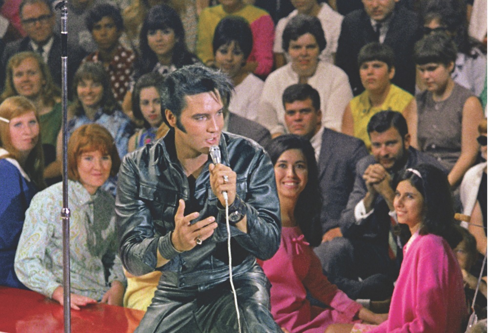 1968年のテレビ特番で歌うエルヴィス・プレスリー